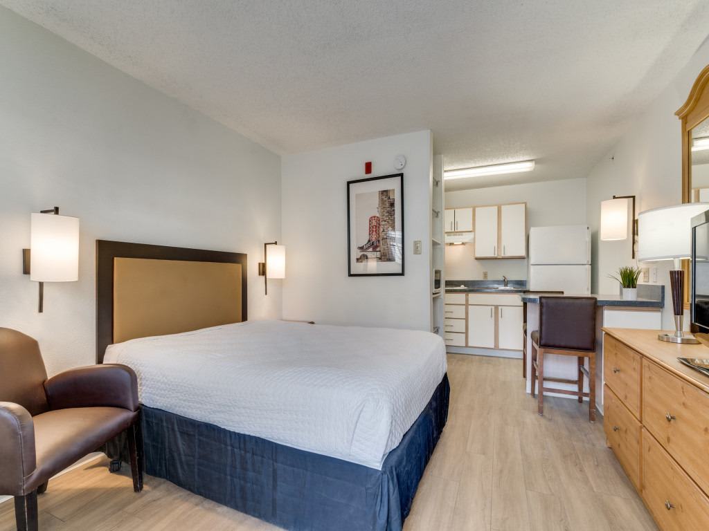 Waterford Studios Fully Furnished With Utilities Included – photo 4