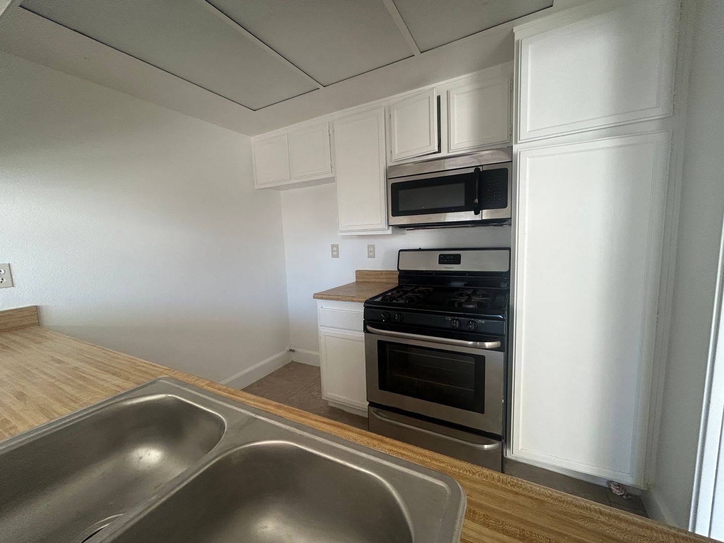 2 BEDROOM 1.5 BATH TOWNHOME – photo 5