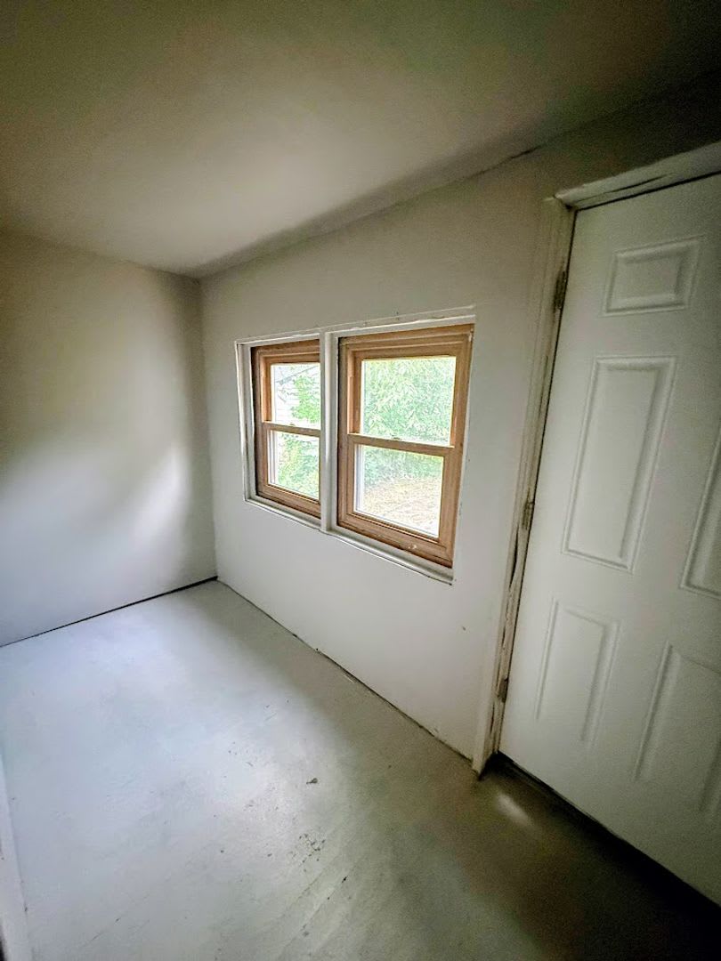 3 Bedroom 1 Bathroom Single Family Home For Rent – photo 2