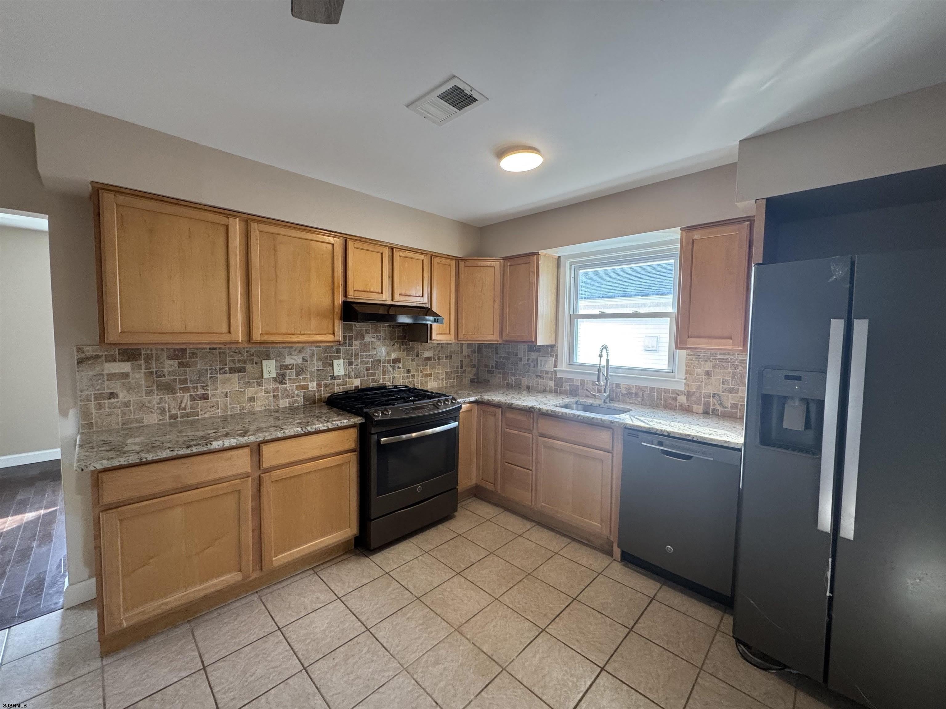 352-354 Hampshire Dr – photo 4
