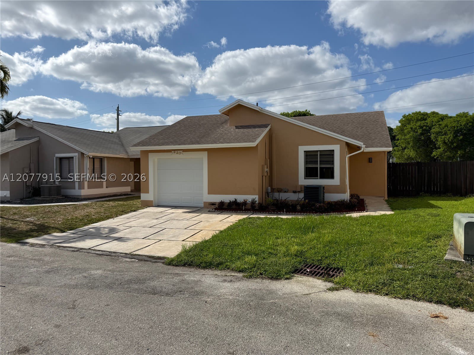 920 SW 111th Ave – photo 1