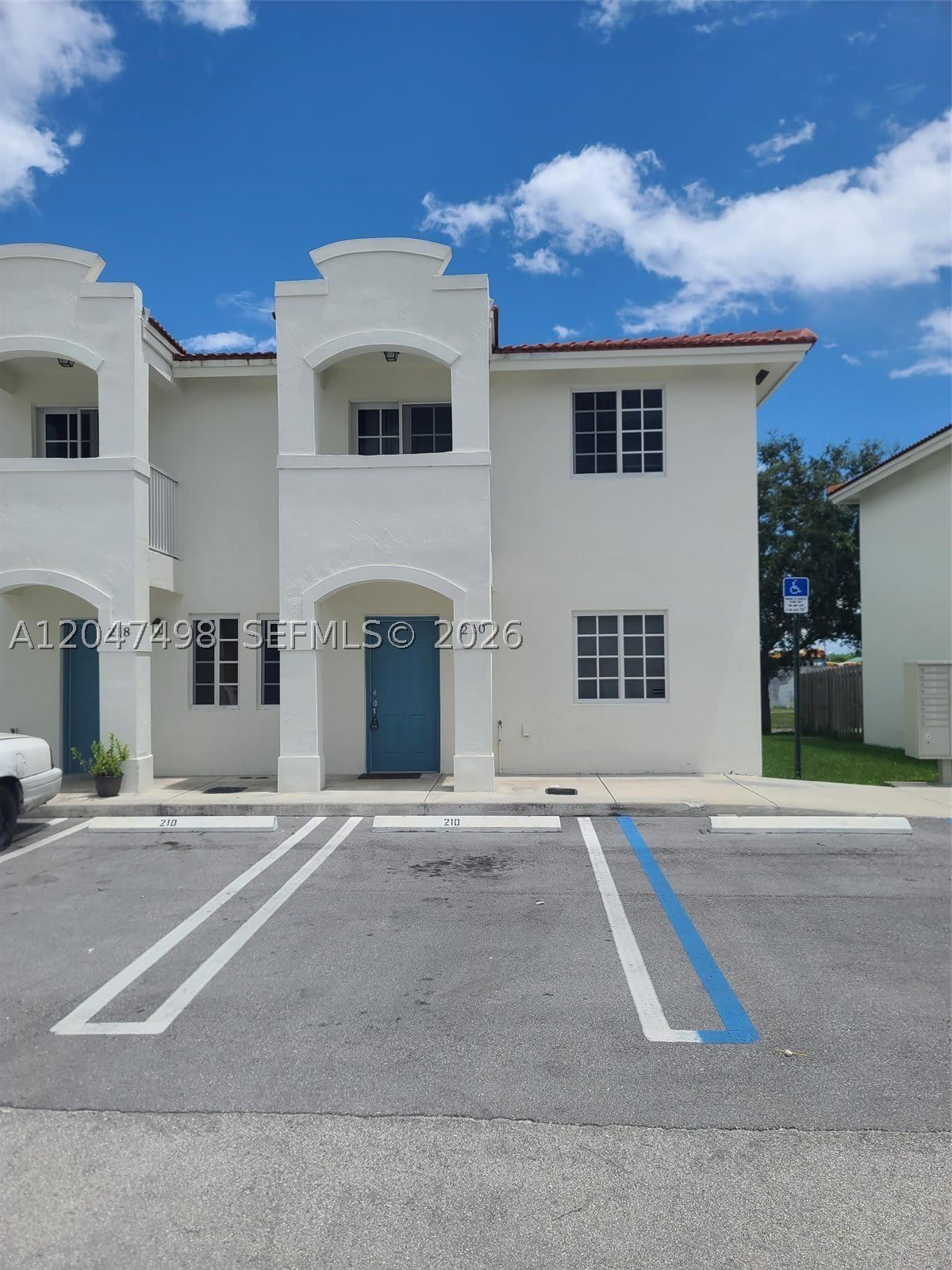 210 SW 3rd Ct – photo 1