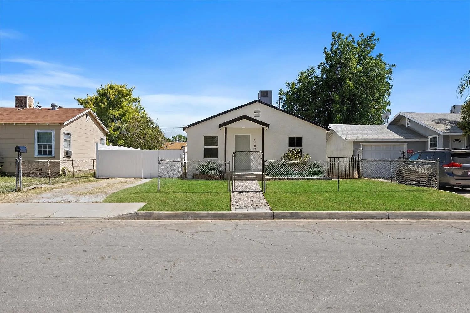 1109 Wilson Ave – photo 1