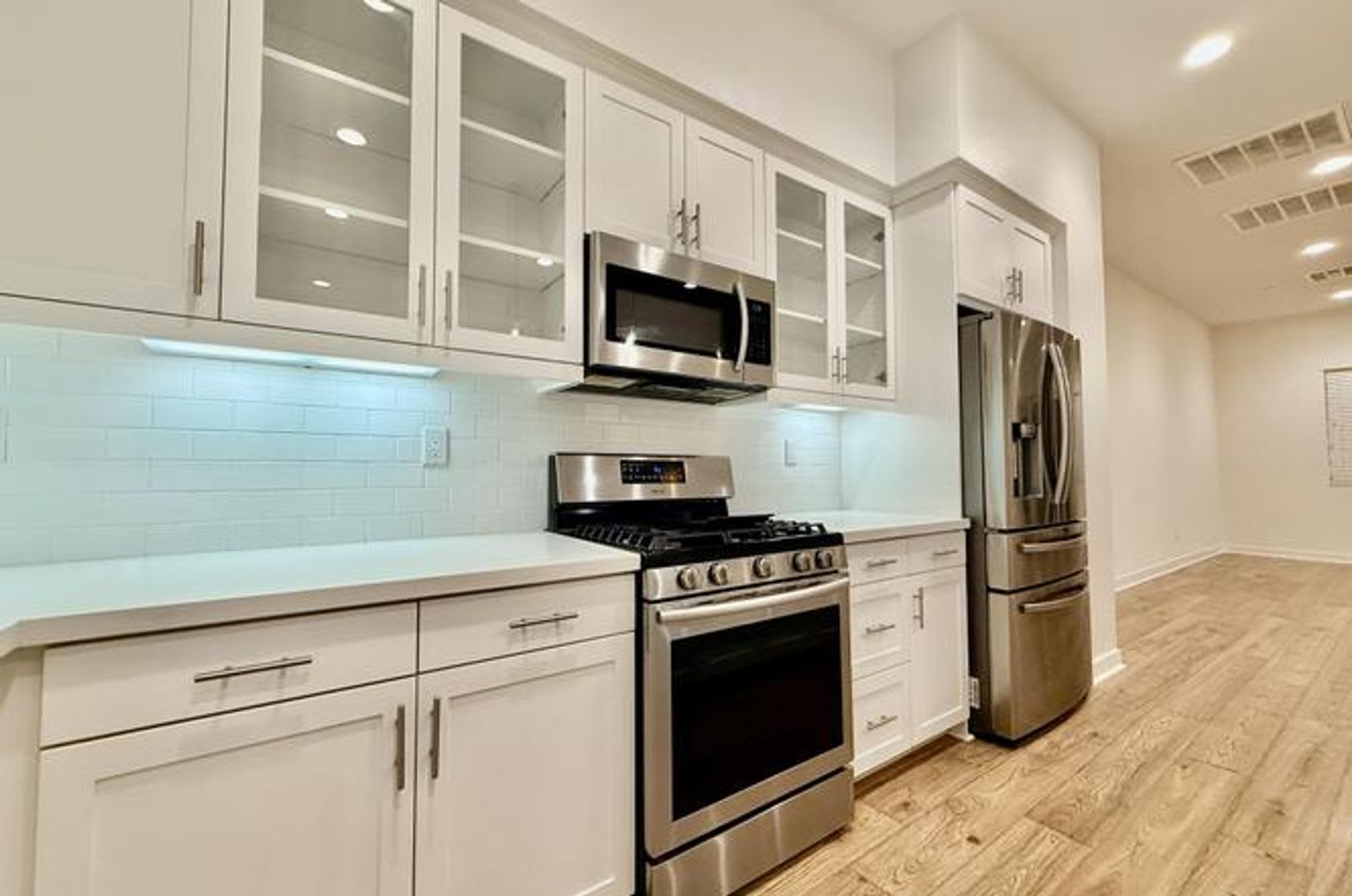 Modern 4BR West Hills Home for Rent – photo 2