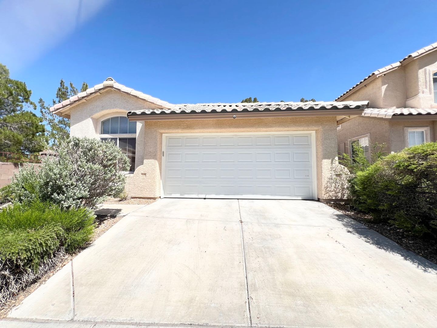 Nice corner lot single story house – photo 1