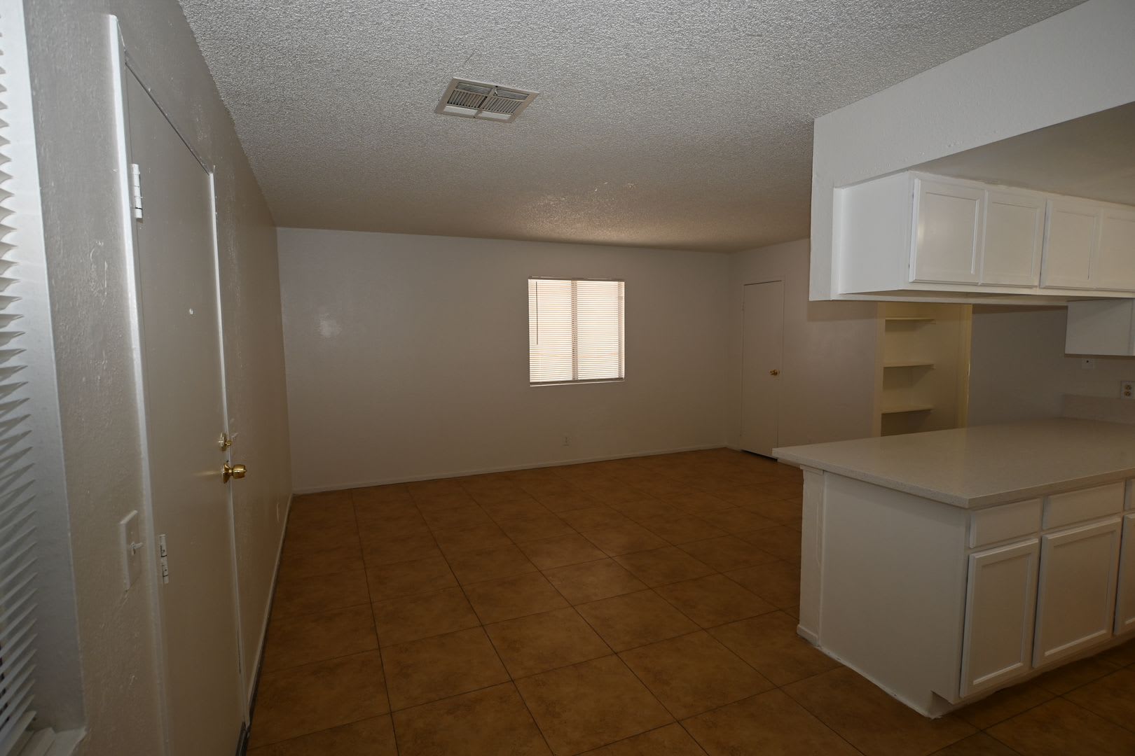 302 Eastminister -RECENTLY REMOMDELED KITCHEN – photo 4