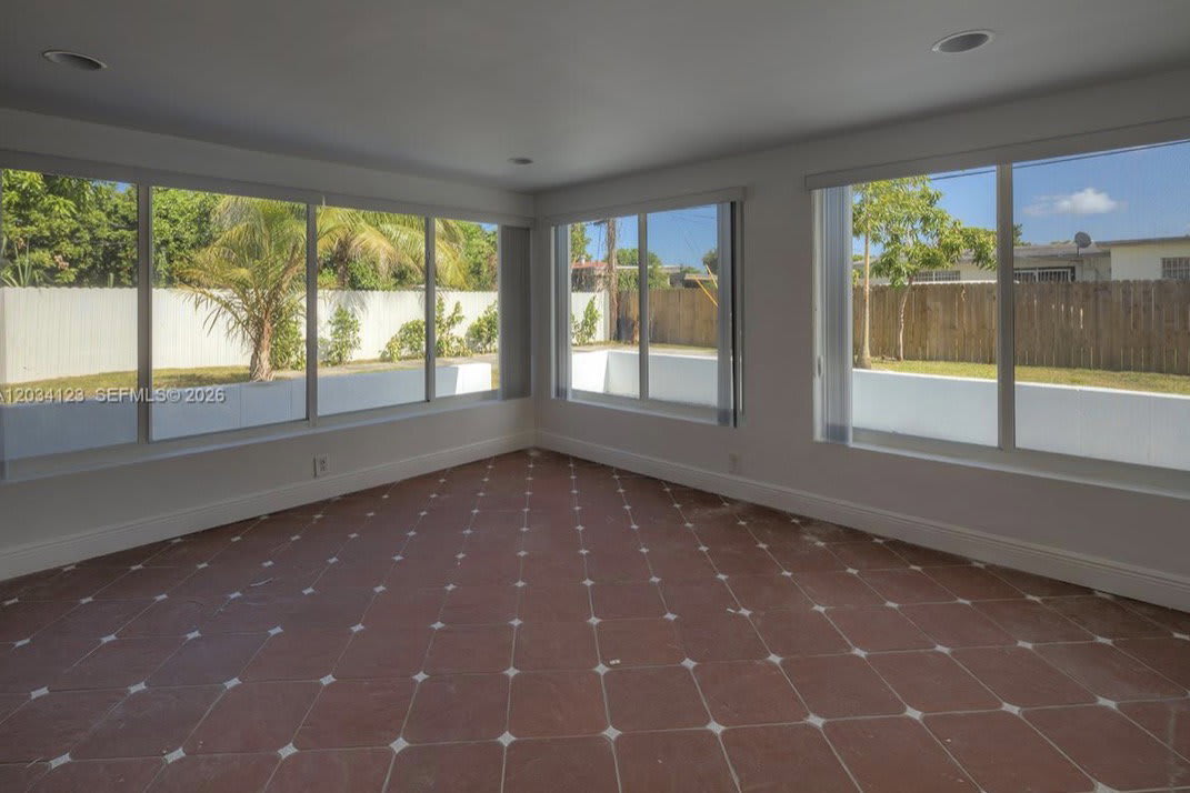 160 Northwest 199th Street – photo 3
