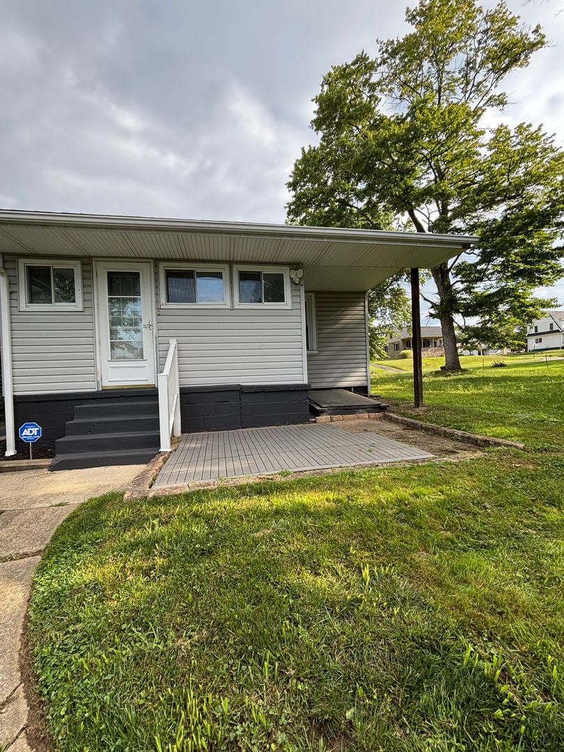 3 Bedroom Home North Hill Area – photo 3