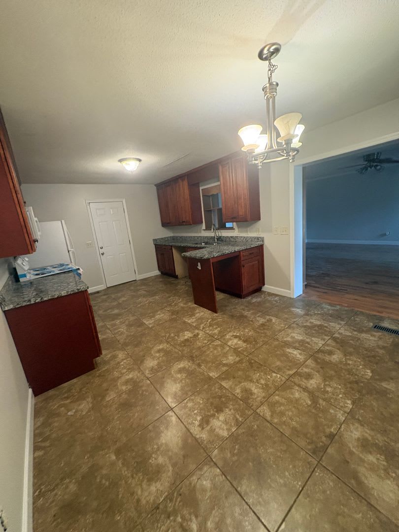 Coming Soon Don T Miss This 3 Bedroom 1 5 Baths With Garage Fenced Backyard Den And Patio For 1995 Near 153 – photo 5