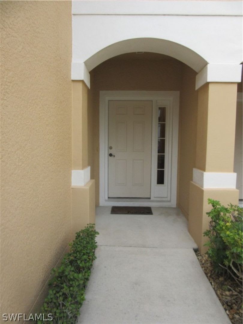 3BR/2.5BA Fort Myers Townhome — 1,634 Sq Ft — $1,800/mo – photo 1