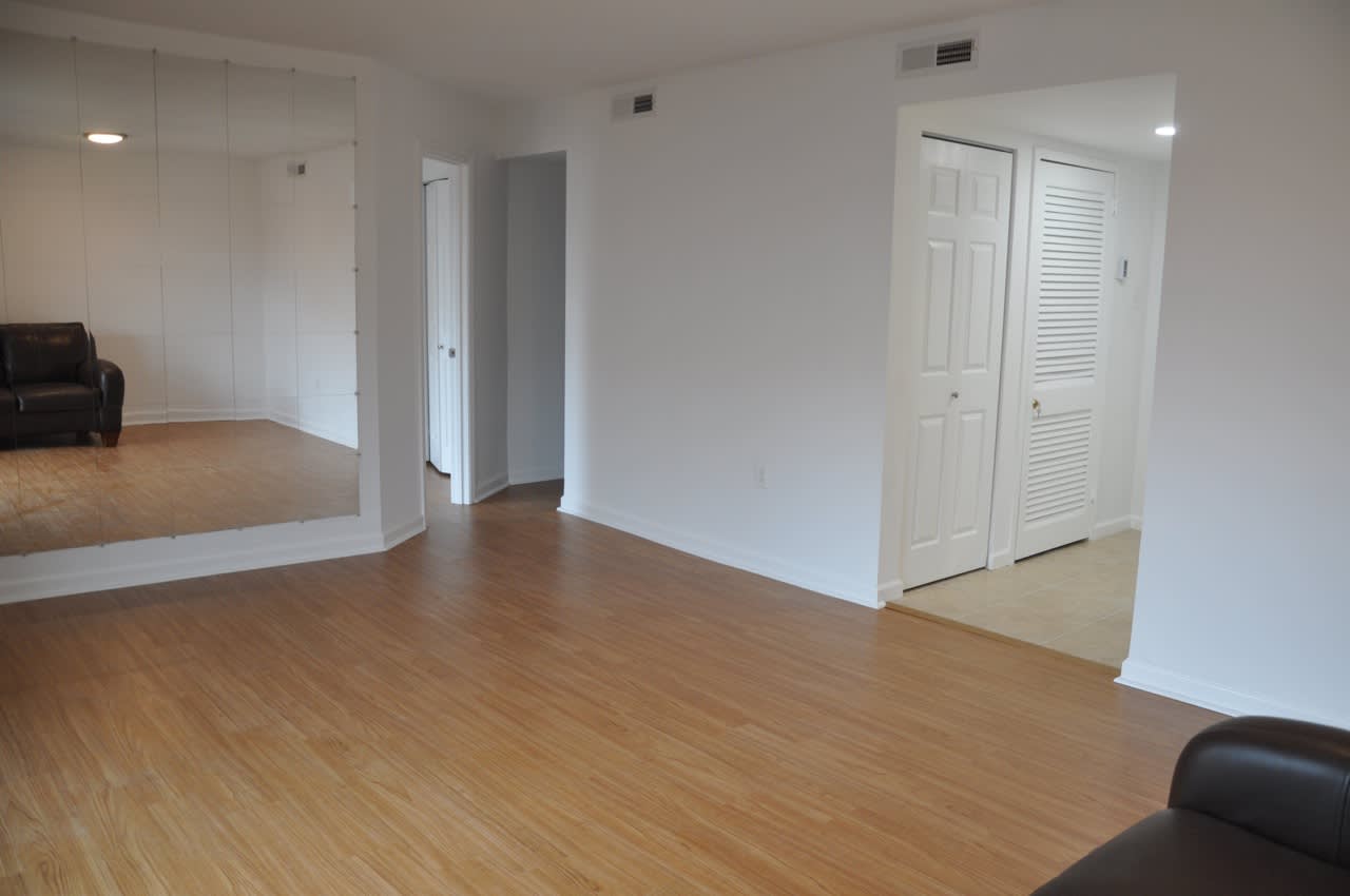 1300 Army Navy Drive – photo 3