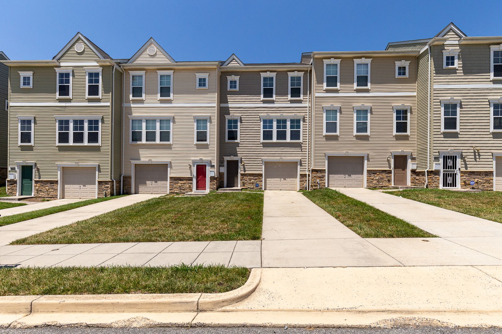 Luxurious 3 Bedroom plus Den Available in Congress Heights – photo 2