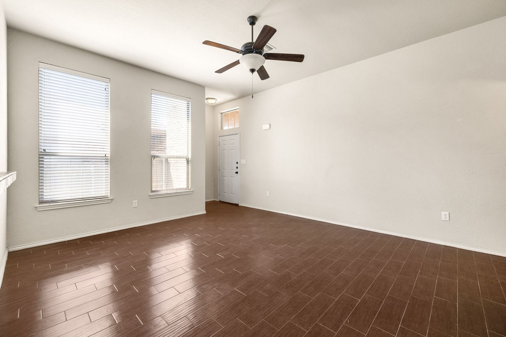 AVAILABLE NOW! Nice 3 Bedroom Duplex in New Braunfels, TX! – photo 3