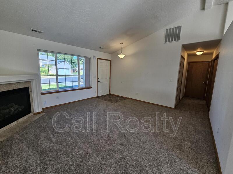 826 N Fox Ridge Rd – photo 2