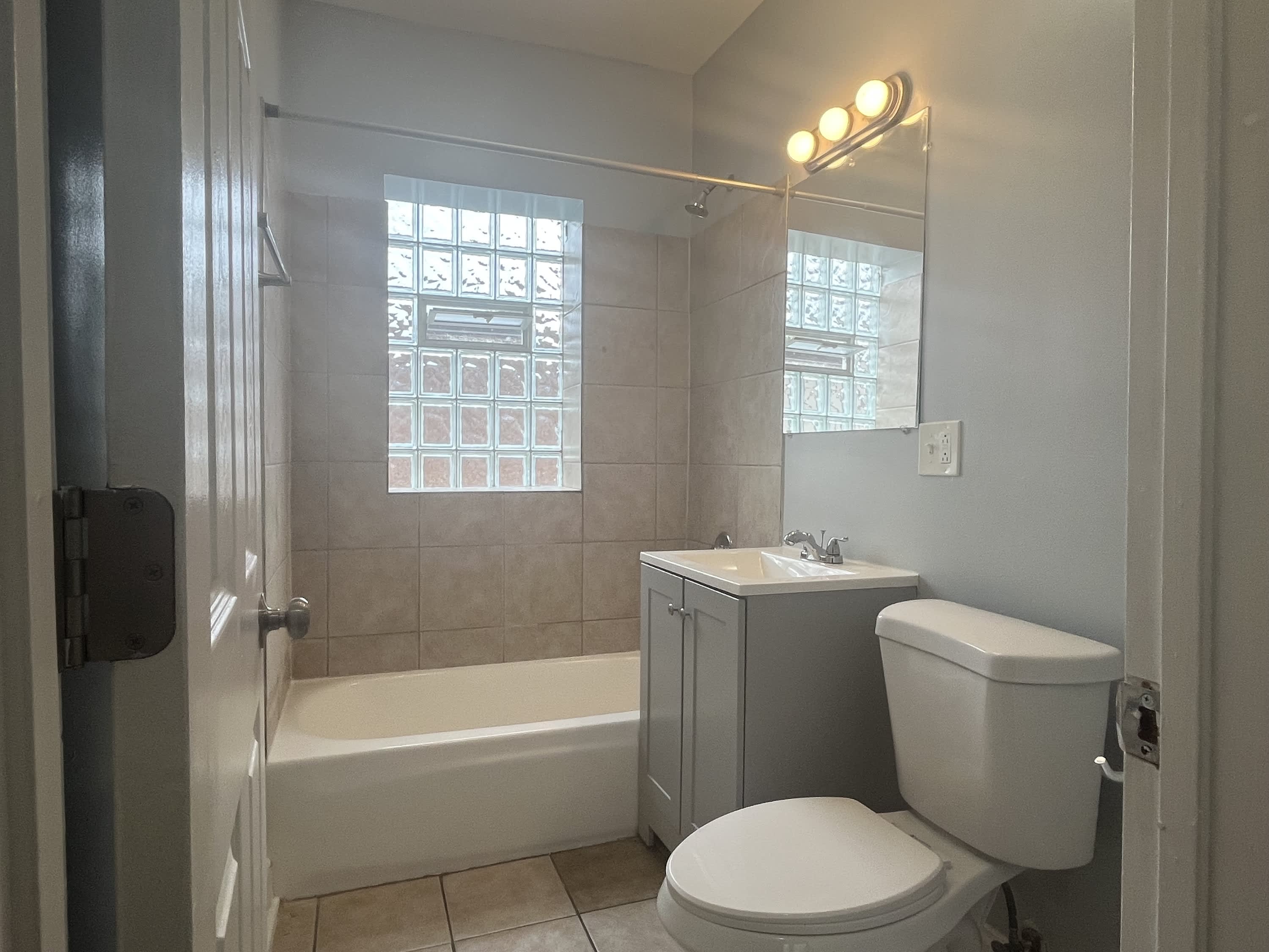3438 West Franklin Boulevard – photo 5