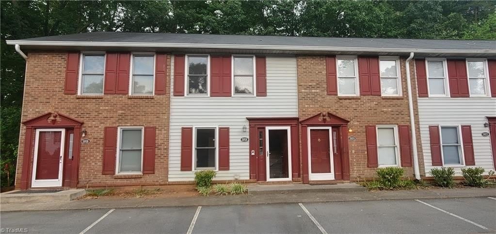 5918 King Charles Court – photo 2