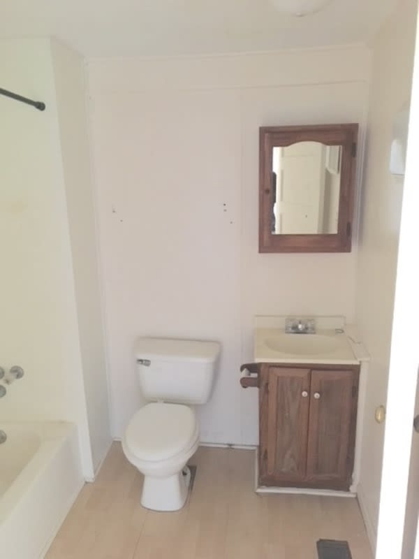 906 Oval St. – photo 3