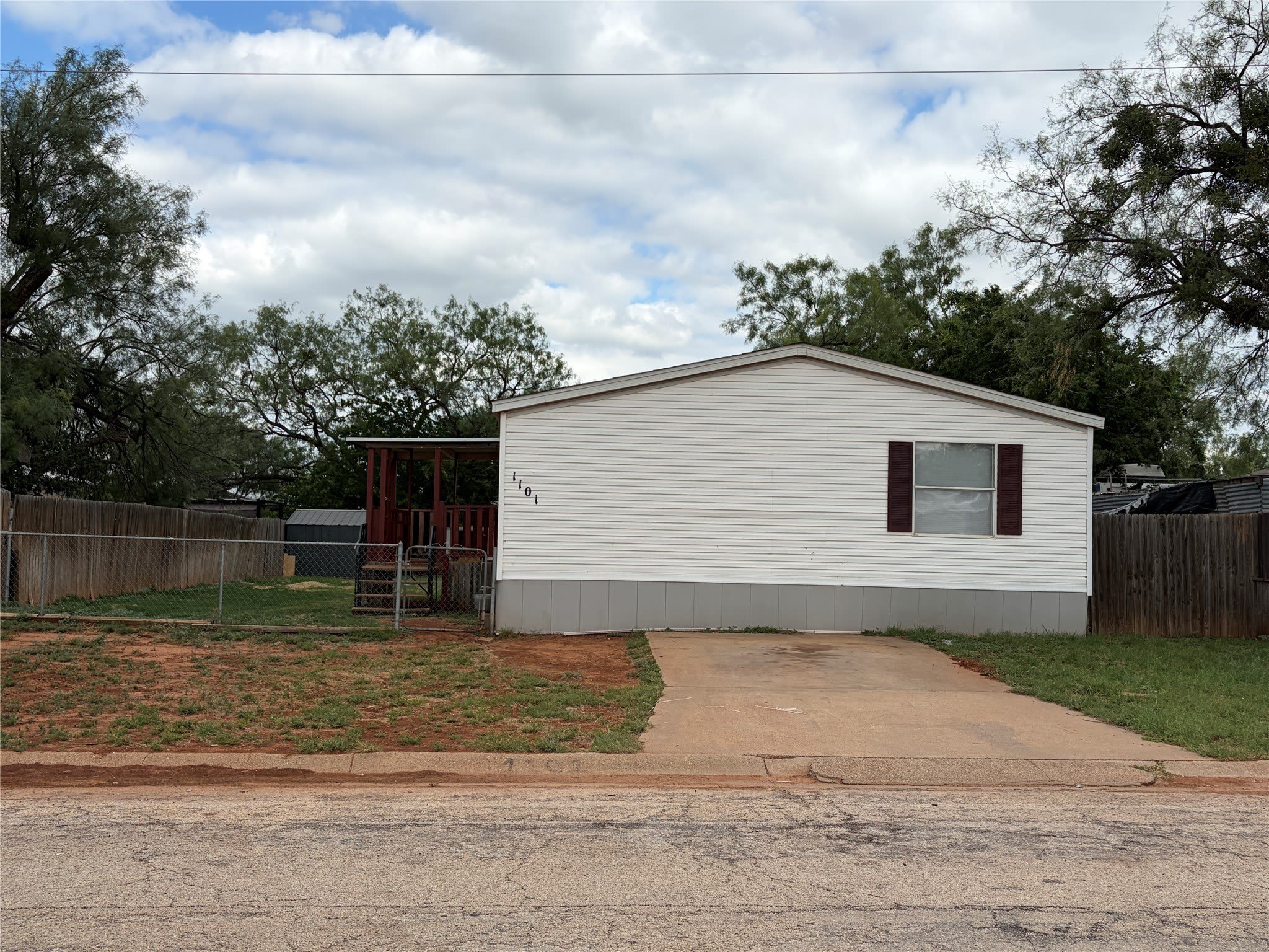1101 Plaza Street – photo 1