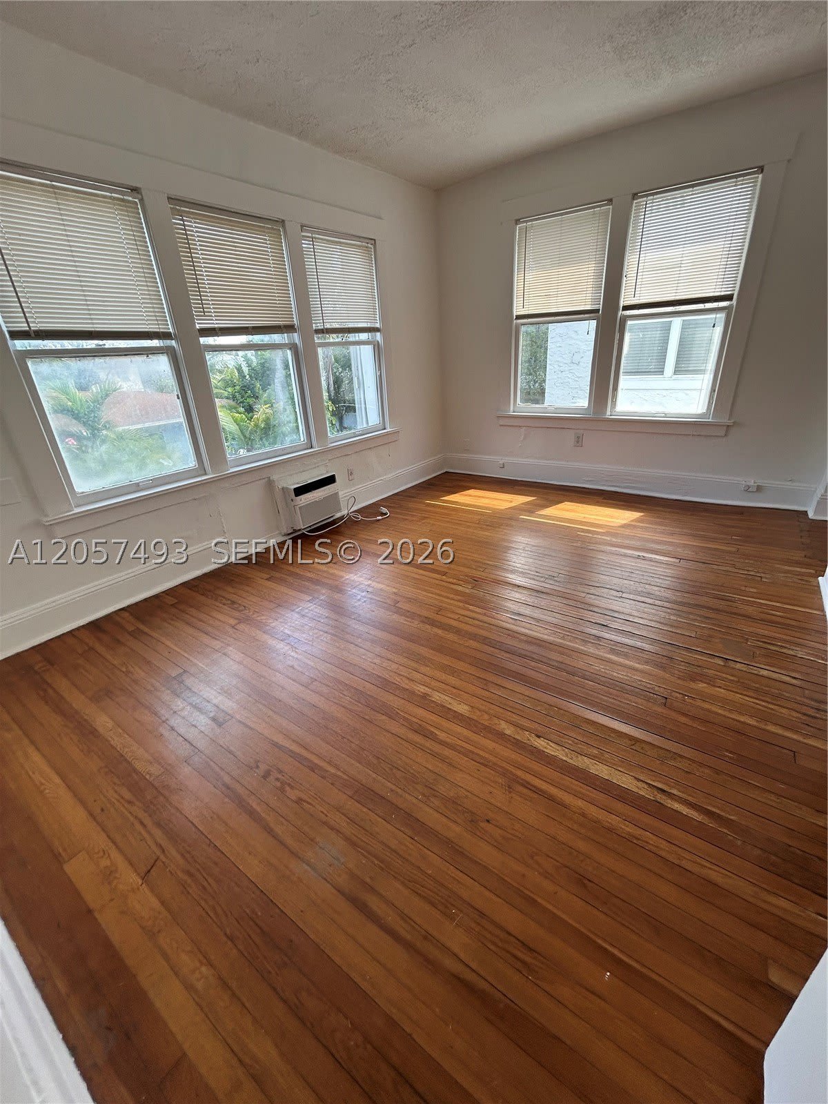 529 Ne 66Th St – photo 2