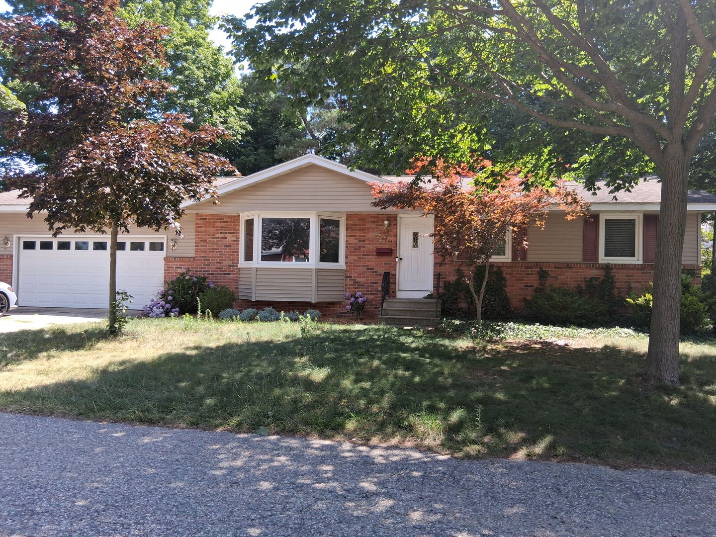 Charming 3 Bed 1.5 Bath Home! – photo 1
