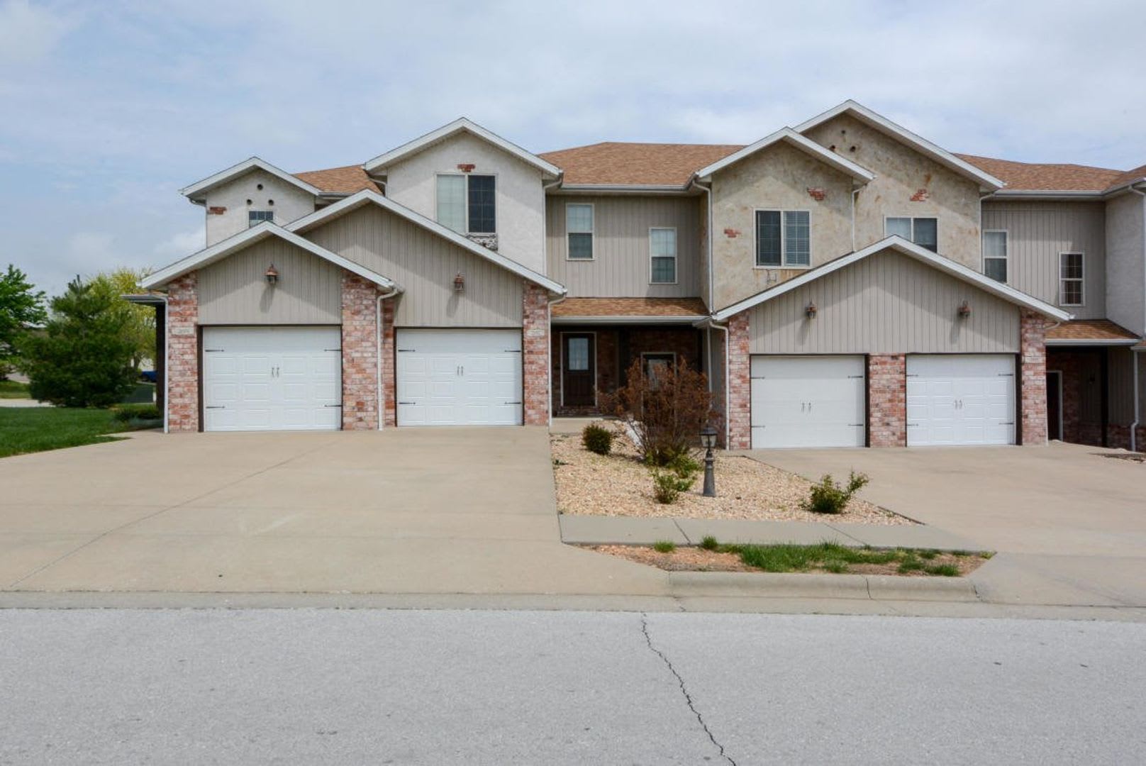 LEASING – photo 1