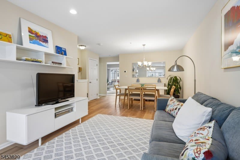 55 Greenbrook Dr – photo 4