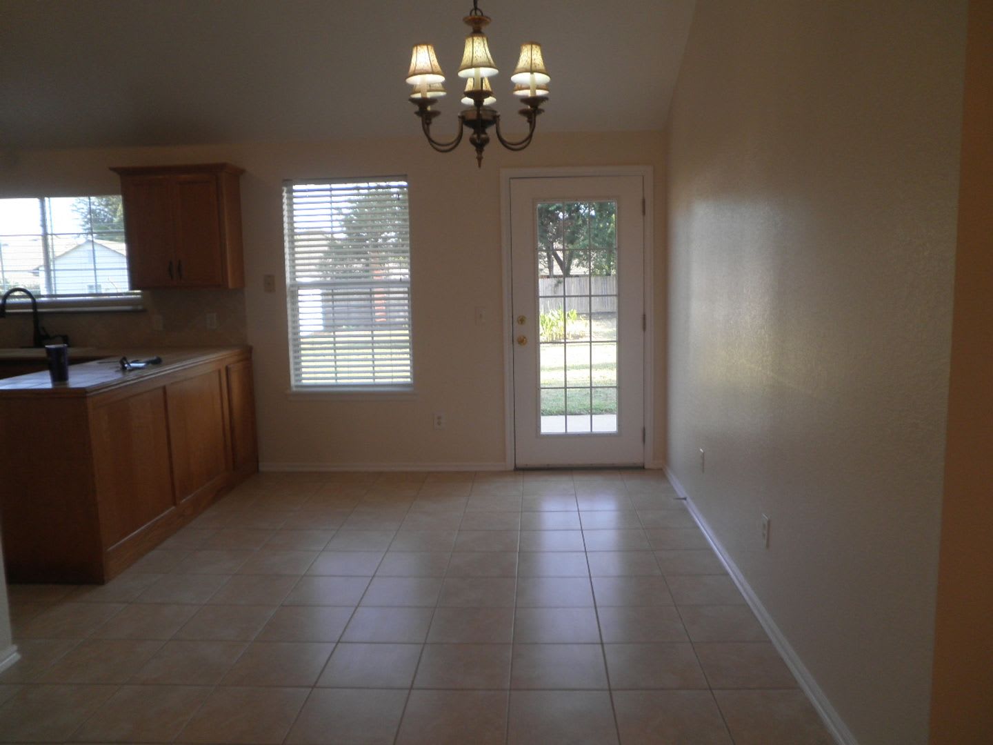 Nice 3 Bedroom 2 Bath 2 Car Garage In Noble – photo 3