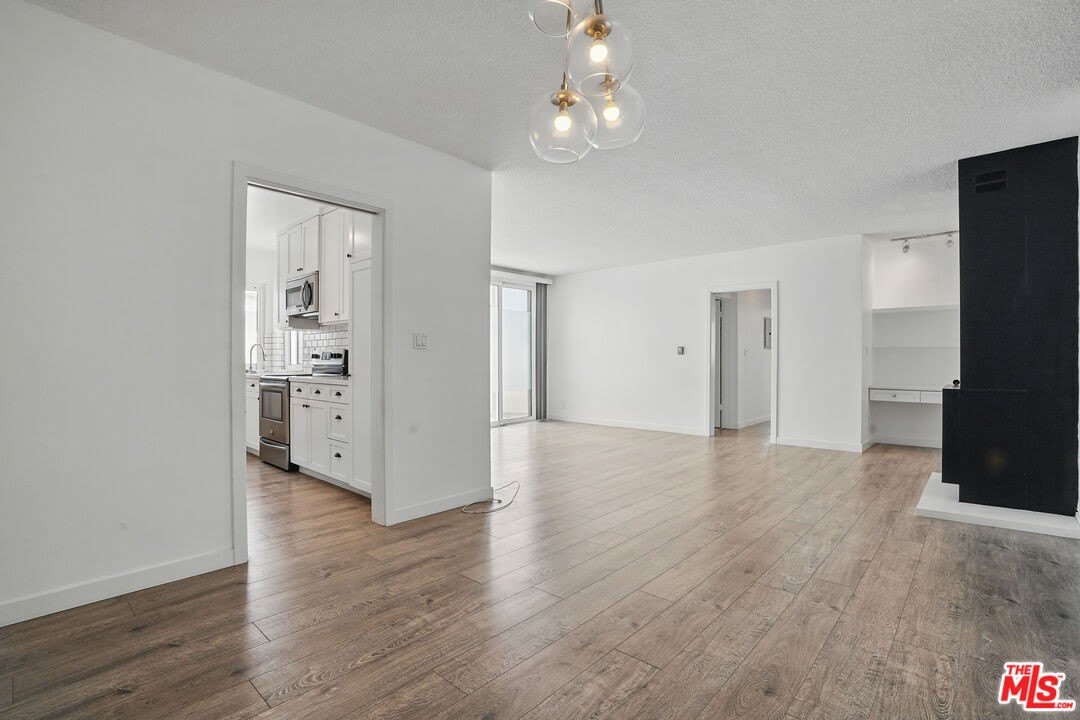 930 3rd St – photo 2