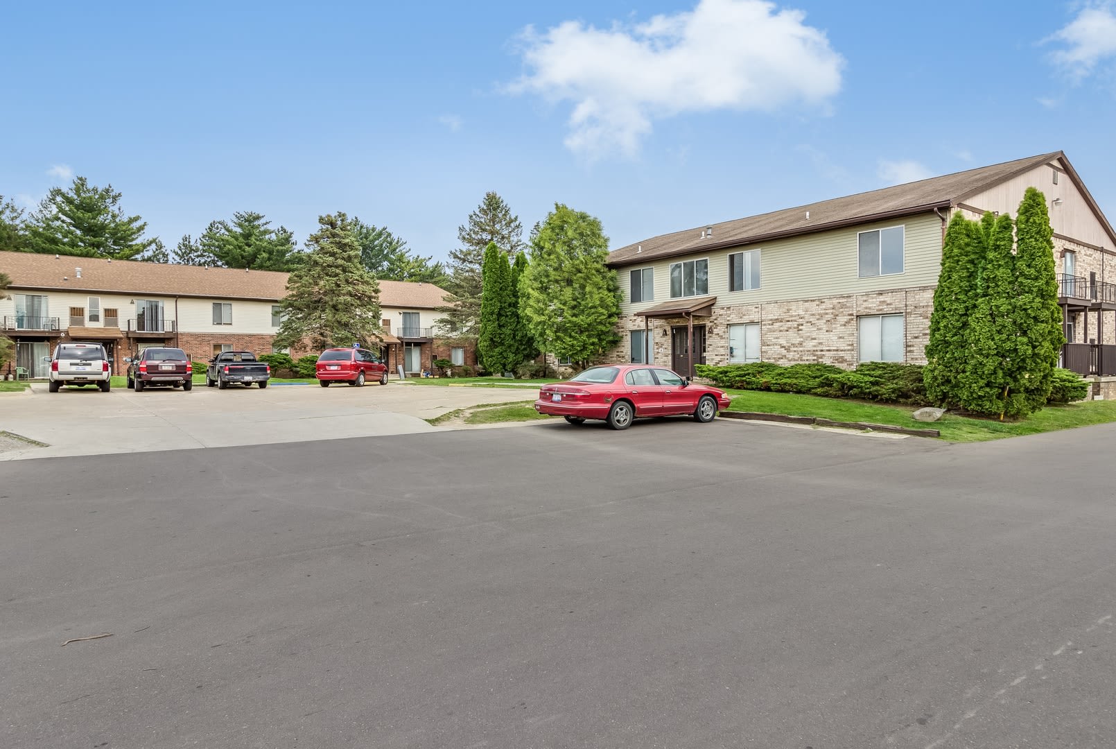 Drakeshire Apartments Suzanne Apartments Llc – photo 3