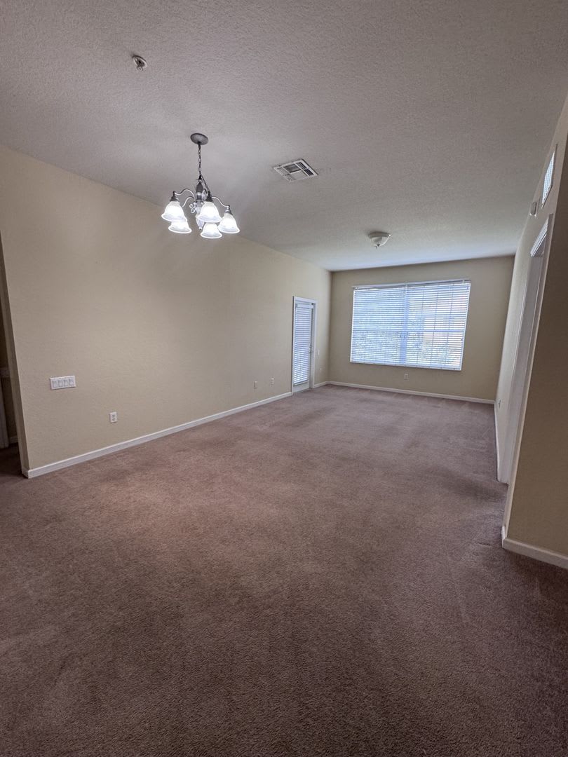 3/2 updated condo, inside gated community in Metrowest! – photo 4