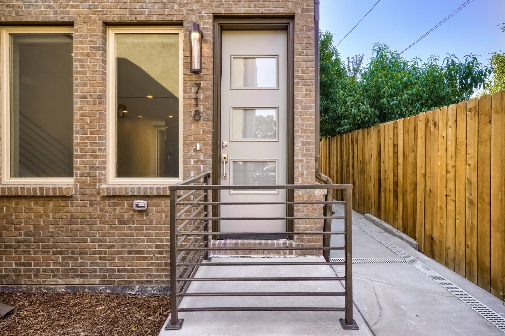 ** Incentives** 3 bedroom / 3.5 bath Townhome + 2 Large Flex Spaces & Spacious Roof Top Deck! – photo 3