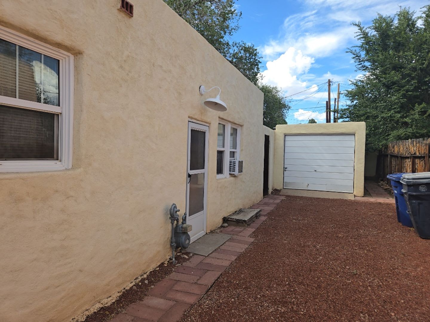 2-bedroom, 1-bathroom home located in the vibrant city of Albuquerque – photo 2