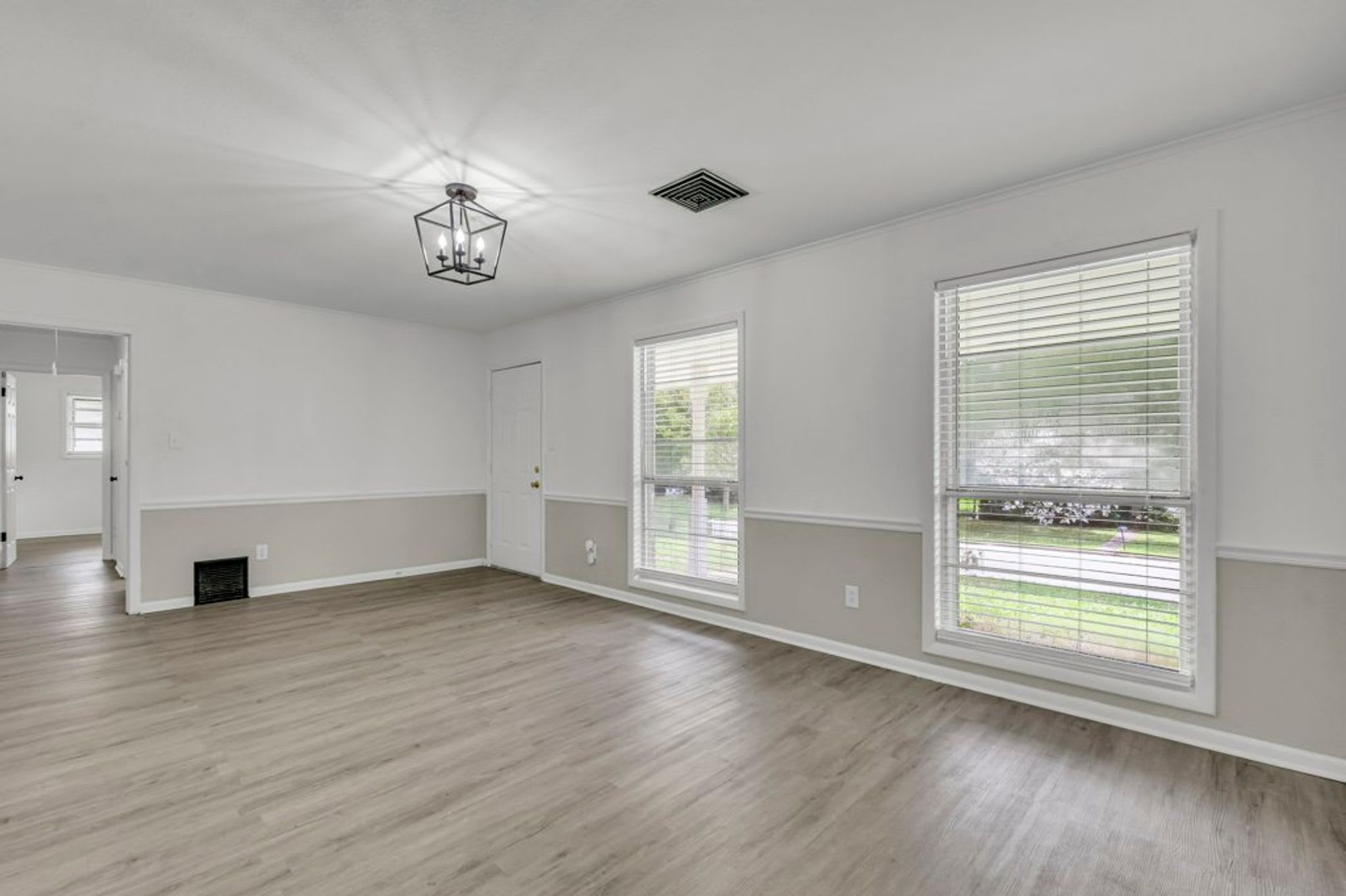 Renovated 3 Bedroom 2 Bath Home for Rent with Detached Garage! – photo 3