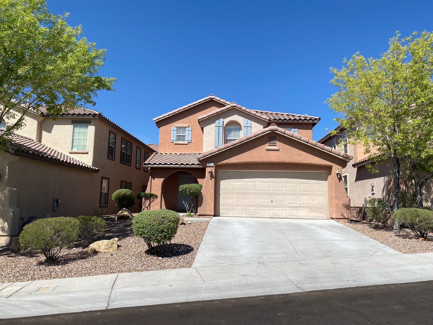 Wonderful 3 Bed 2 5 Bath Home Located In Summerlin – photo 1