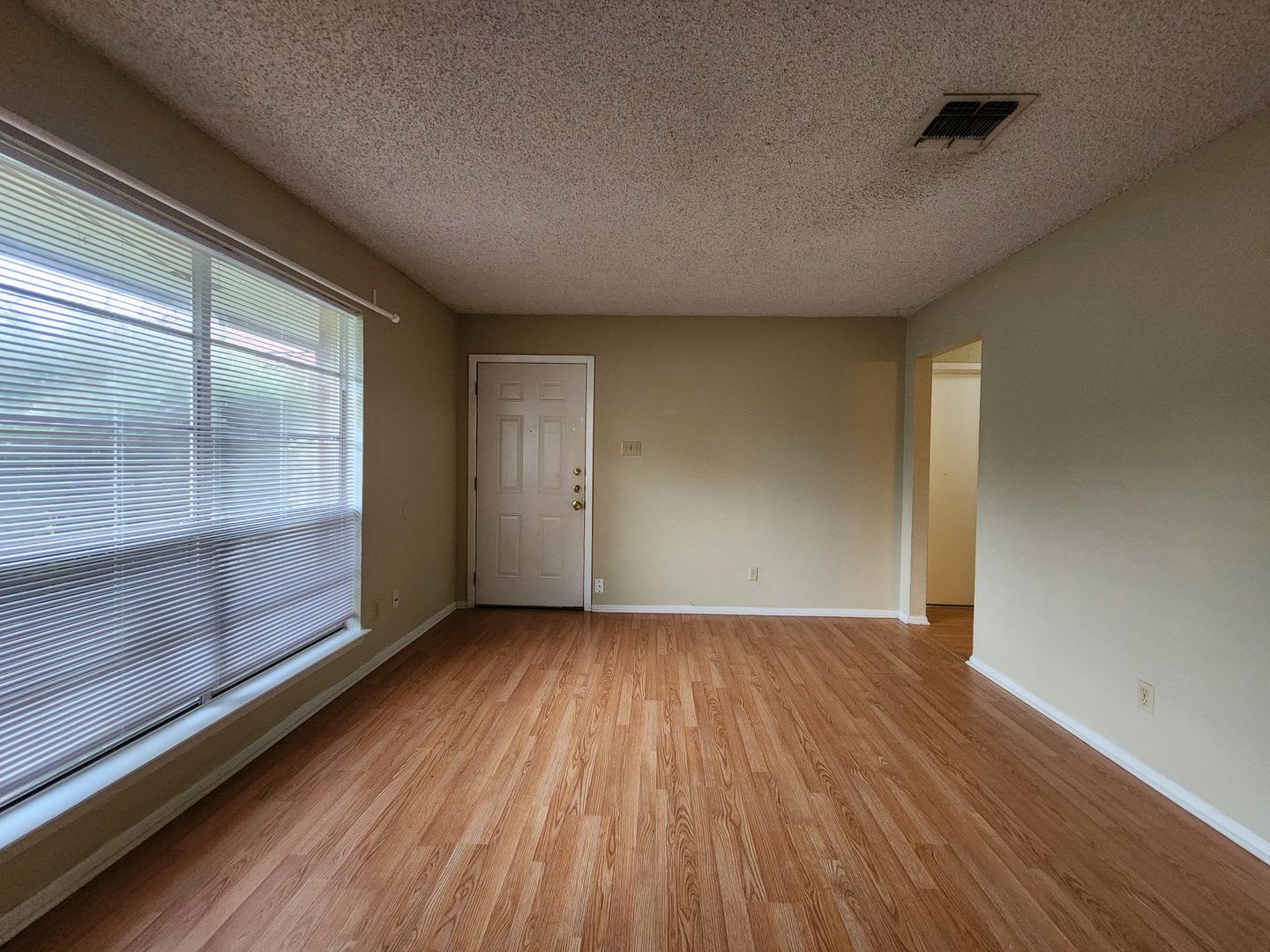 2/1 Duplex on "The Hill" above Landa Park! / No Carpet / Fenced in Backyard/ NBISD – photo 5