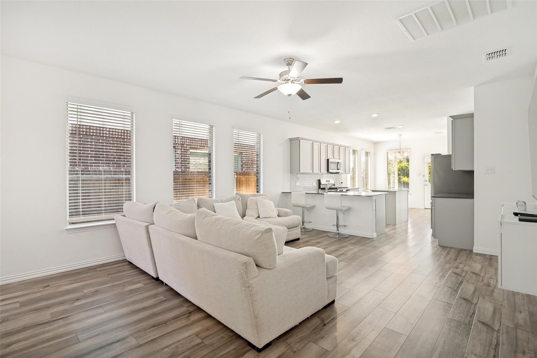 2911 S Griffin Lane – photo 3