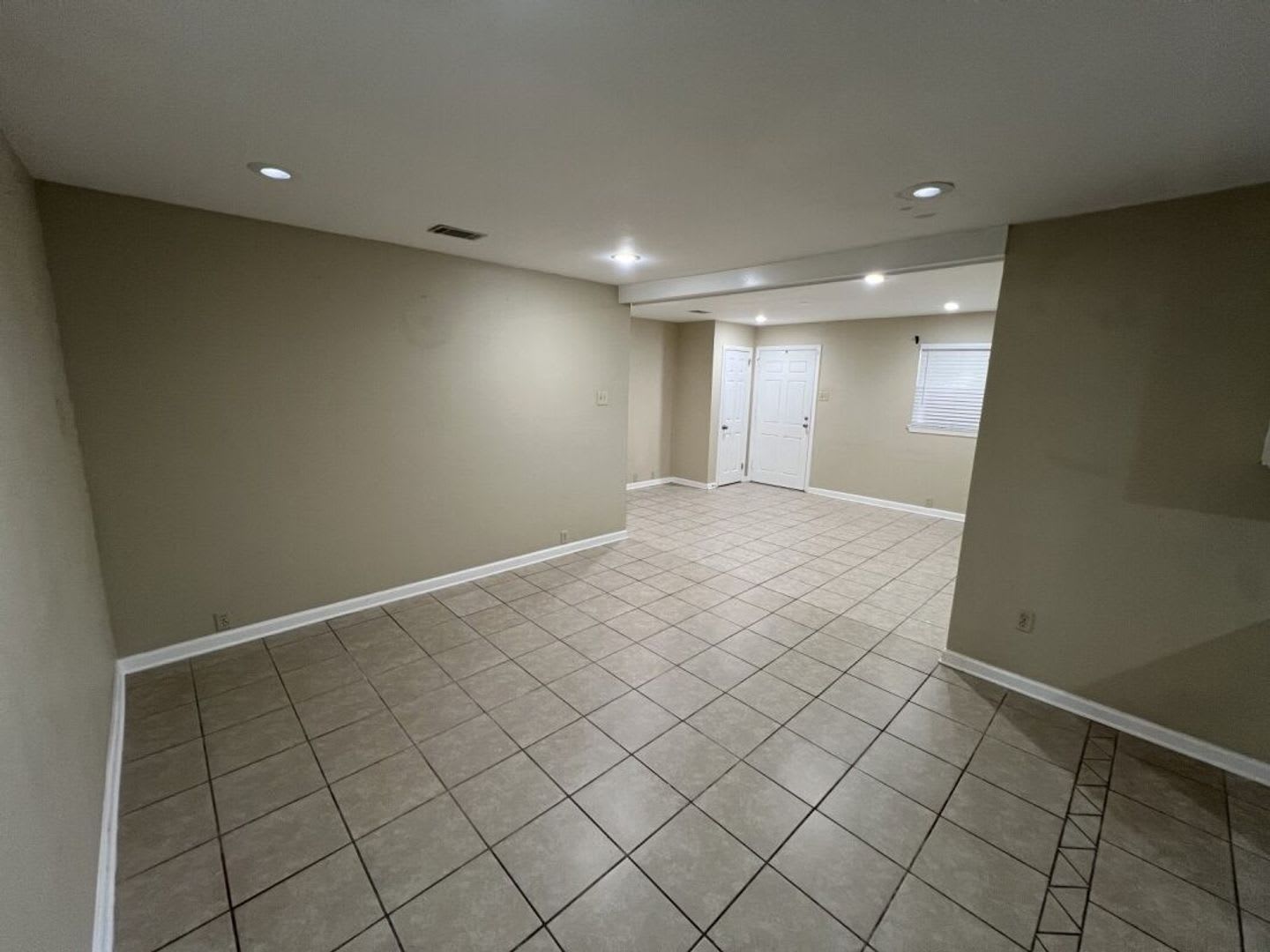 Newly updated! 3 bedroom, 1.5 bath home on corner lot in Crestaire Subd – photo 4