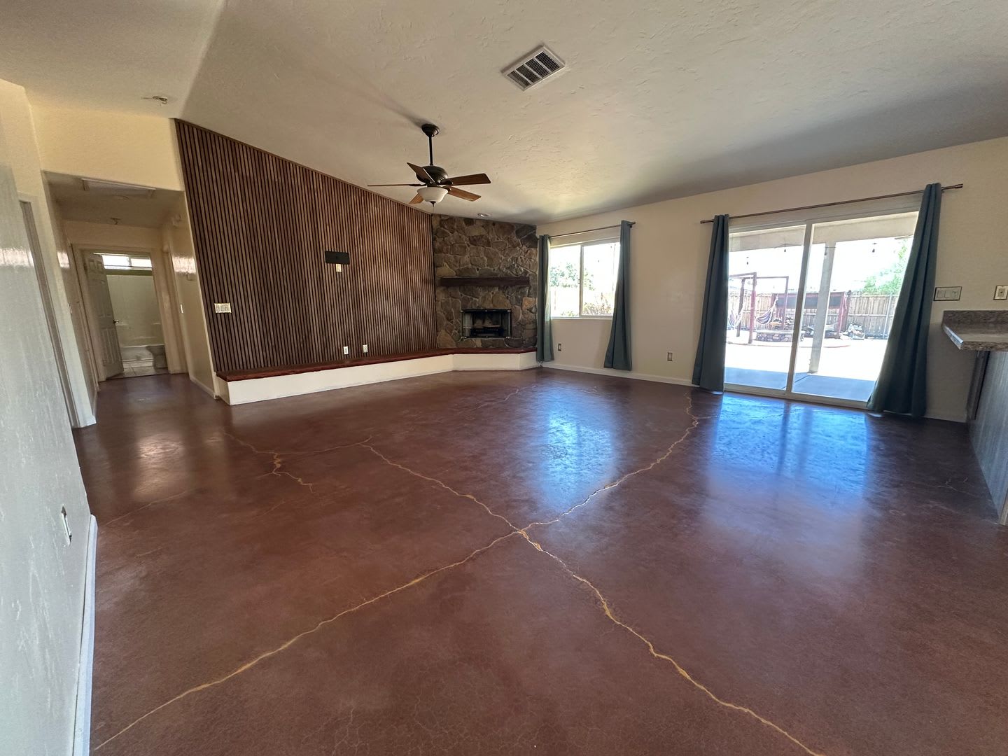 *$100.00 off 1st months Rent Move in Special!*Open Concept 3 Bedroom 2 Bath Home – photo 2
