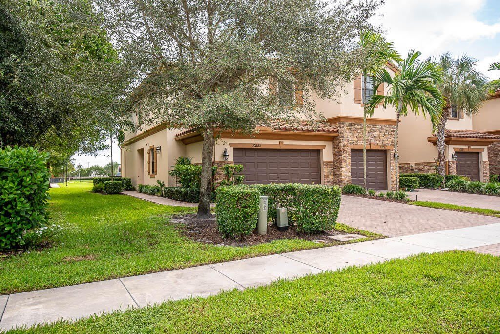 10283 Wellington Parc Drive – photo 5