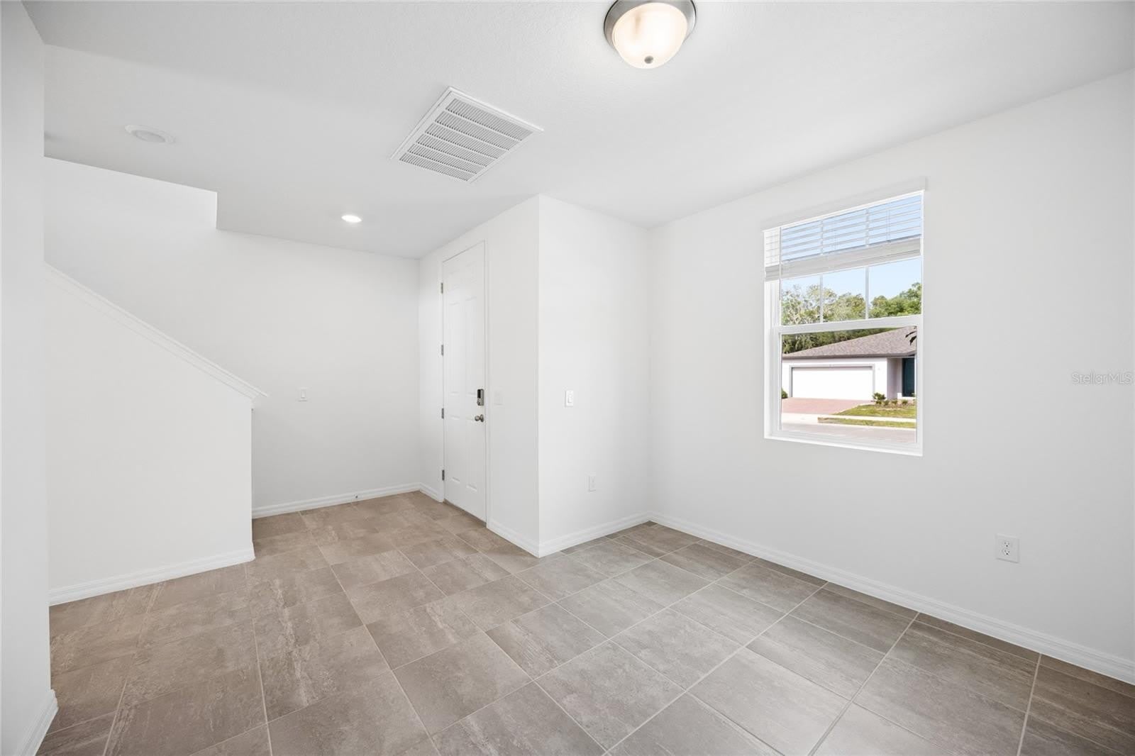 2339 WHITE TAIL – photo 2