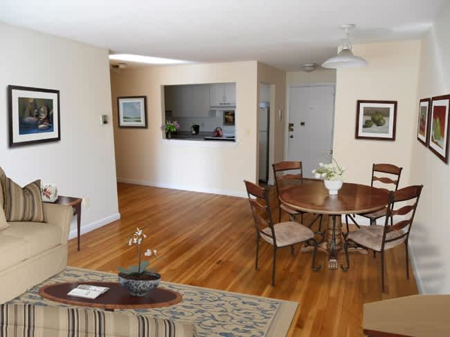 Dustin Street Apartments – photo 2