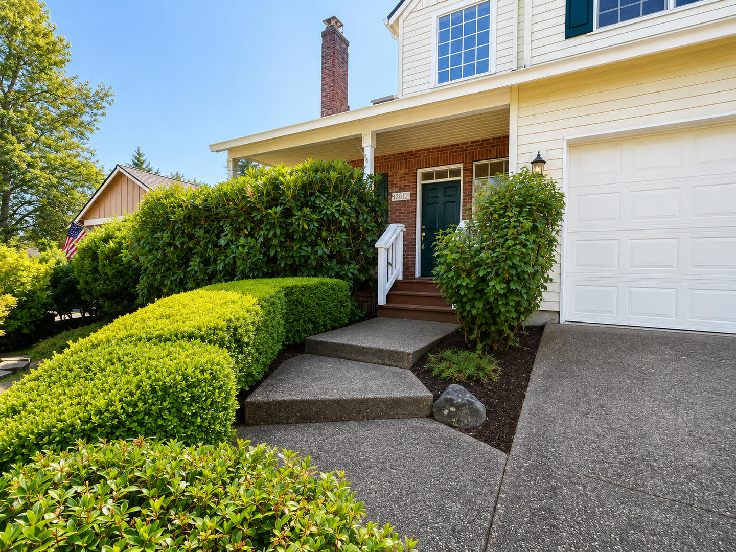 Beautiful 4-Bedroom Home with Spacious Living Areas, Fenced Yard & 2-Car Garage – photo 2