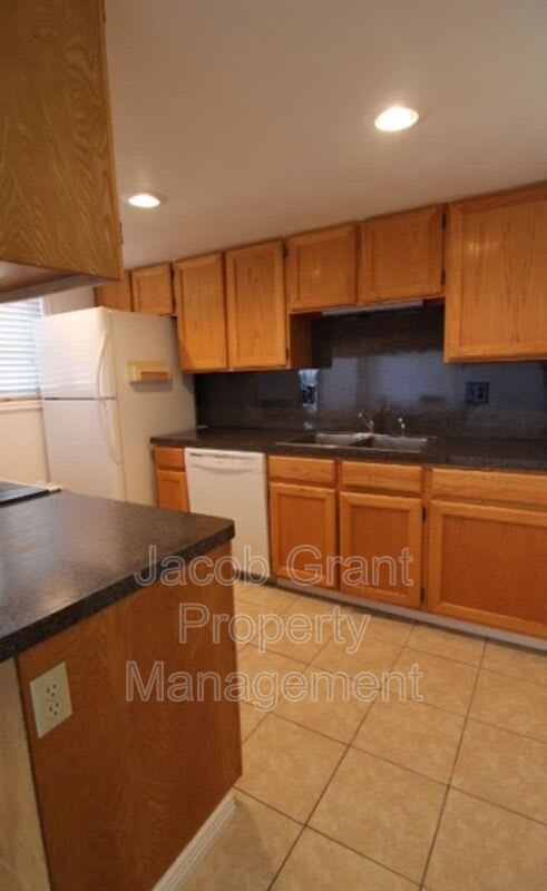 545 May St – photo 5