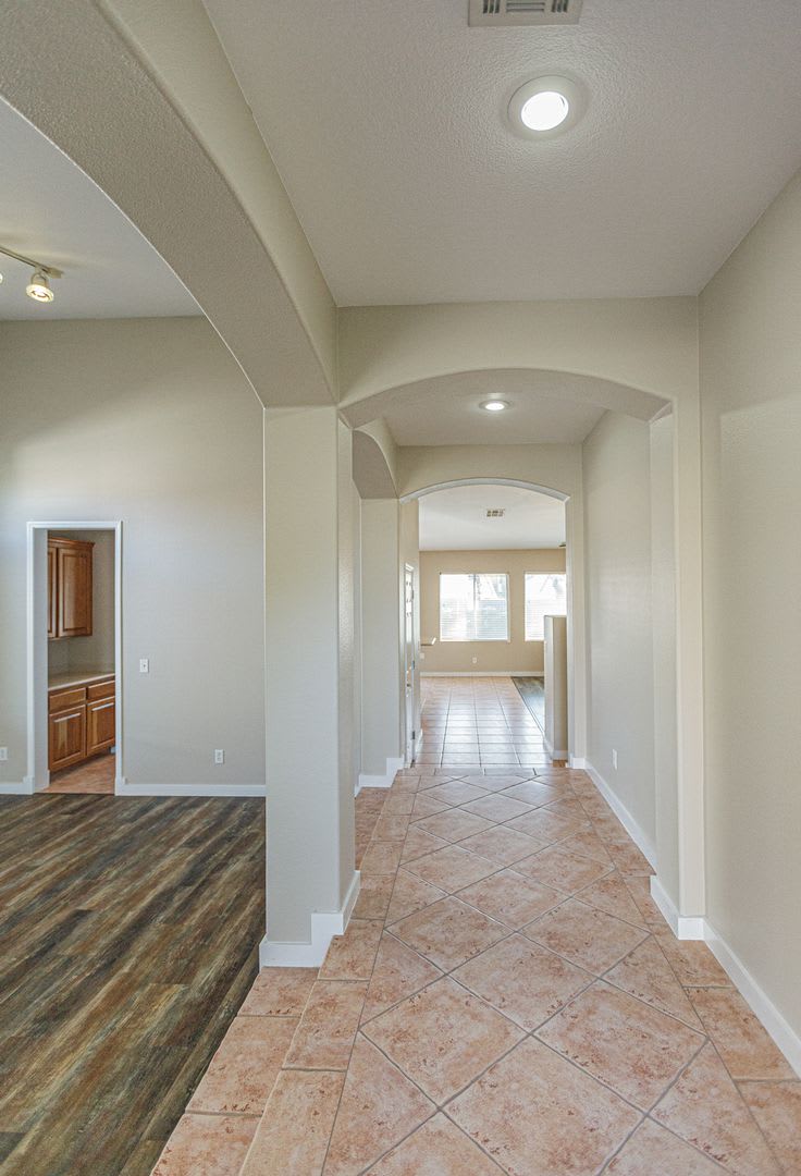One Story Home with a Private Pool – photo 4