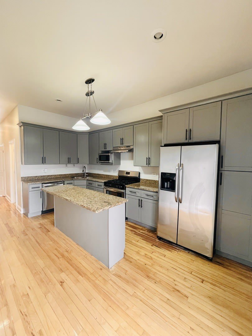 469 E Bowen Avenue – photo 5