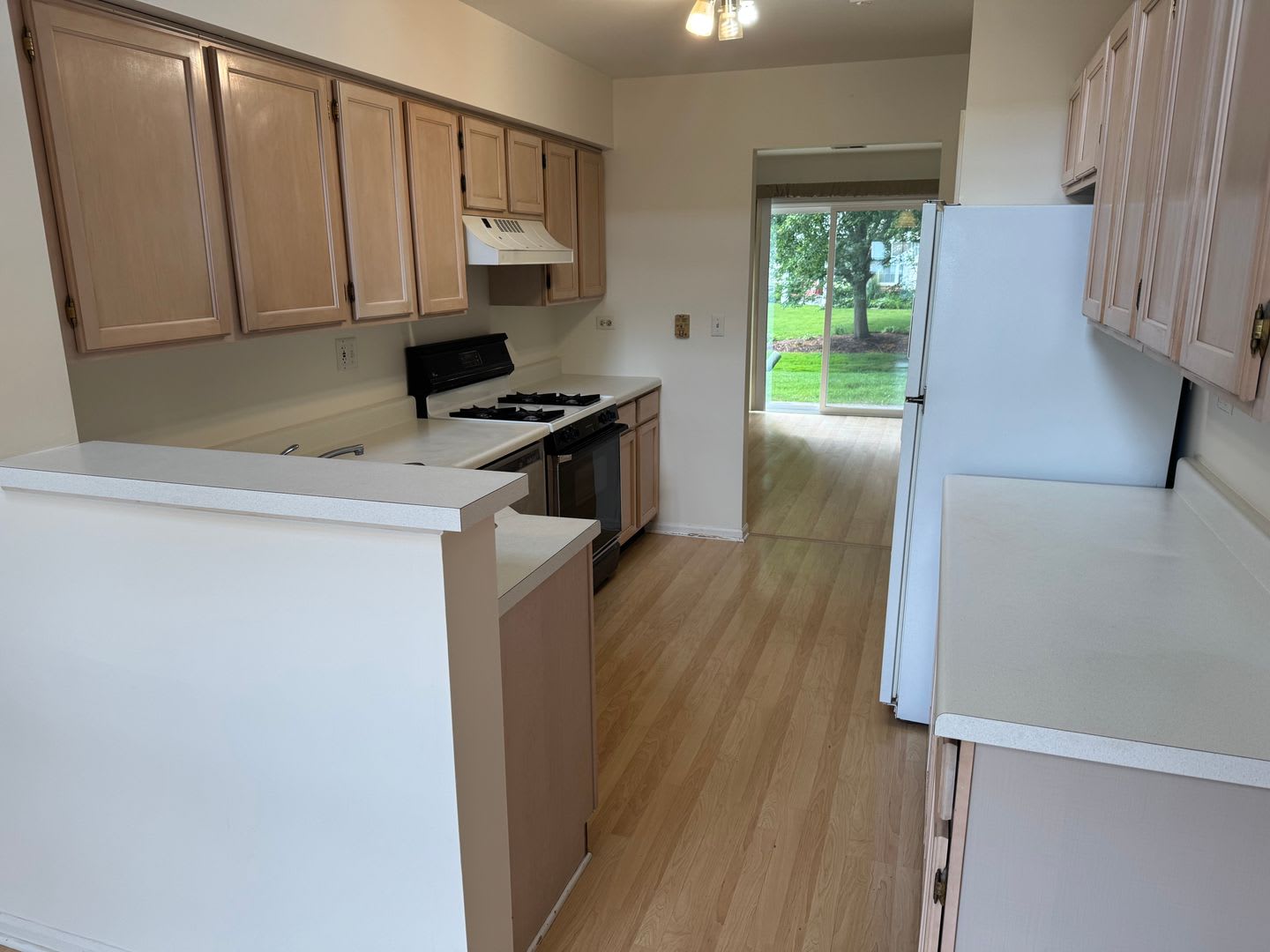 Popular, Turnberry Manor 2BR, 2.5BA, 2-STORY, 1CGAR – photo 5