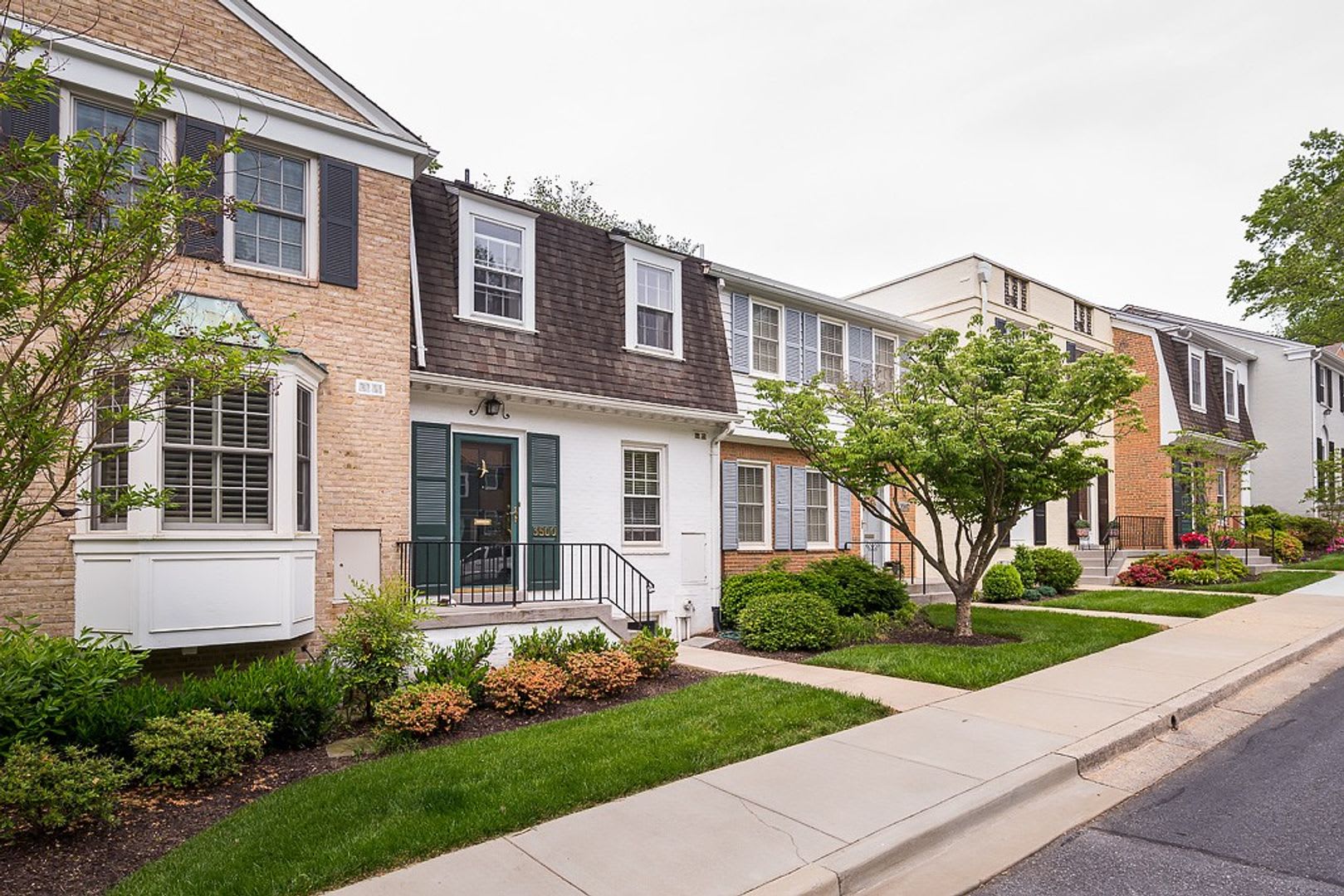 Rarely Available Charming Chevy Chase Patio Townhome at The Hamlet – photo 3