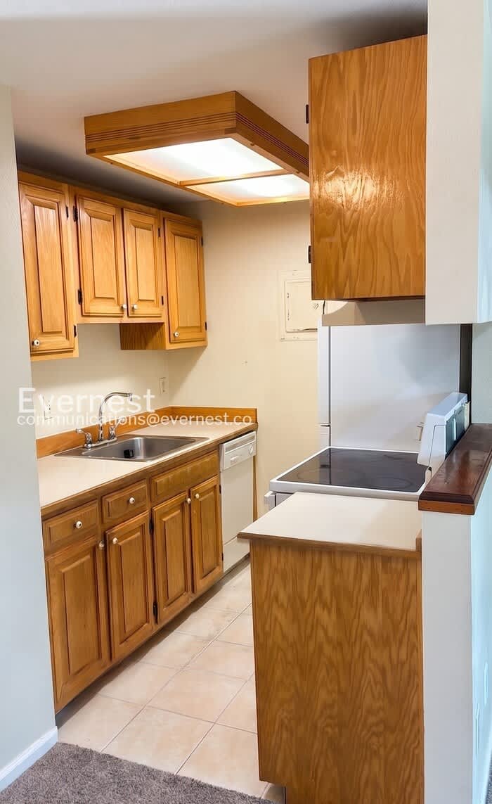 2205 Arapahoe Avenue – photo 4