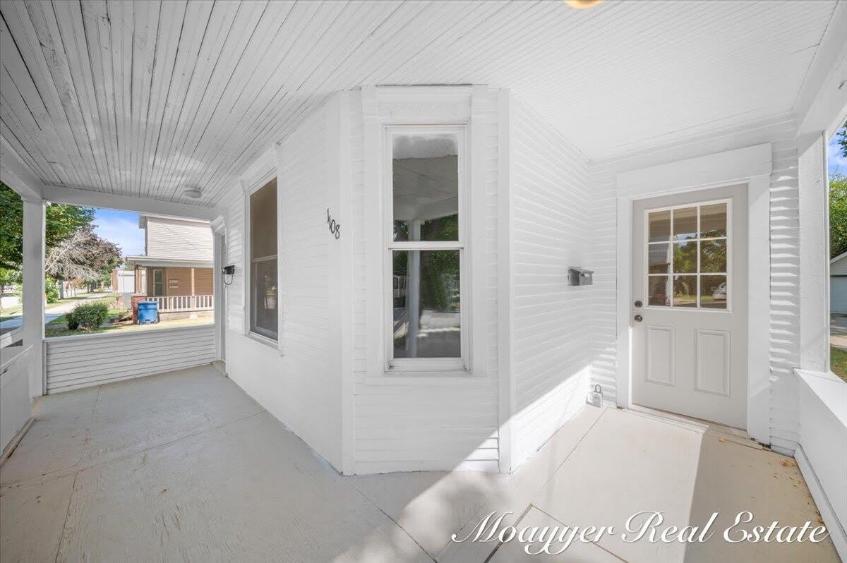 1108 Muskegon Avenue NW – photo 4