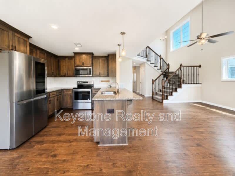 384 Wingfield Drive – photo 2